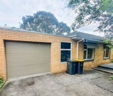 SPACIOUS FAMILY HOME IN A QUIET COURT LOCATION - Photo 4