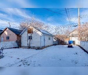 3 Bed 1 Bath Upper Suite Mount Pleasant Calgary - Photo 2