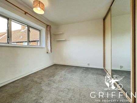 West Thorpe, Basildon, Essex, SS14 - Photo 2