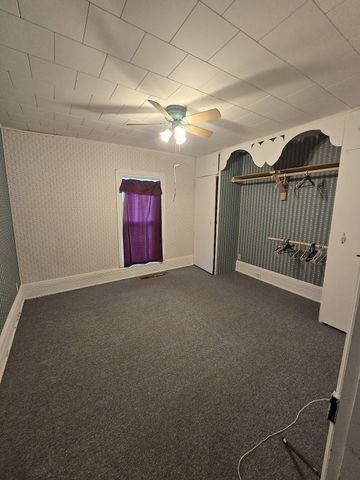 Charming 1900's 4 Bed 1.5 Bath Home - Photo 3