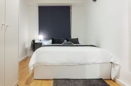 Carrer Sants Just i Pastor, Valencia, Valencian Community 46022 - Photo 5