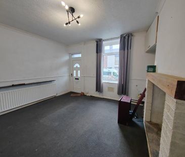2 bedroom end of terrace house to rent - Photo 1