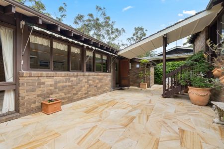 Tranquil Family Retreat in a Leafy Setting - Photo 2