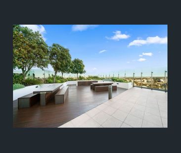 Stunning Executive Apartment at super convenience location - Photo 6