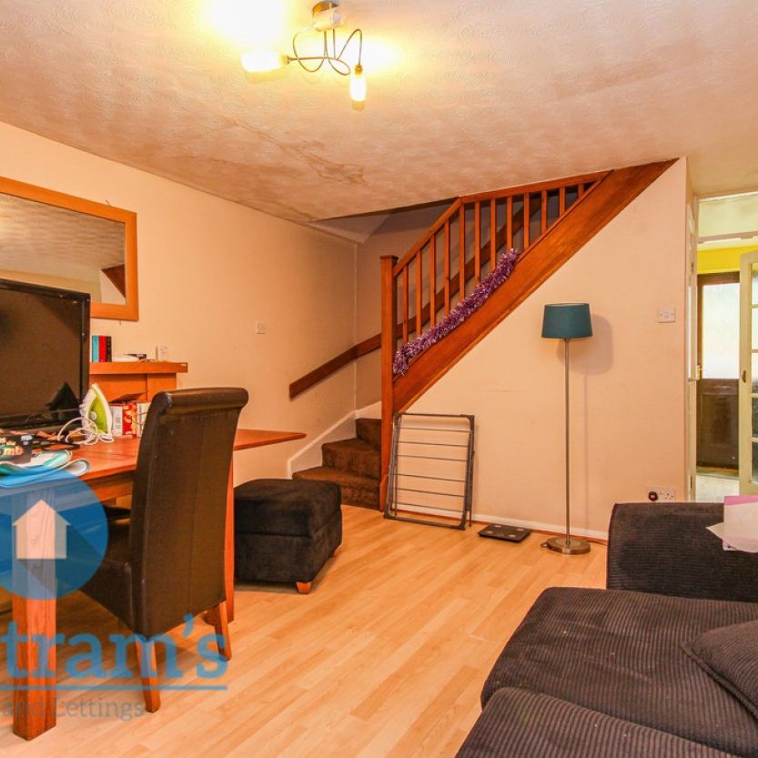 References Pending - 2 bed Semi-Detached House - Photo 1