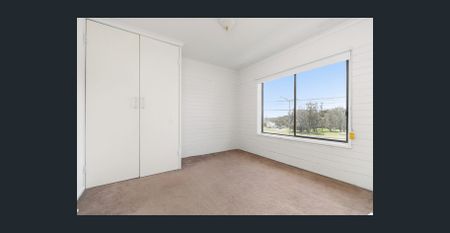 Bright & Low-Maintenance Home - Photo 4