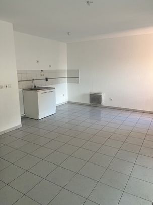 Location Appartement 3 pièces 67m² MARSEILLE 10ème - Photo 1