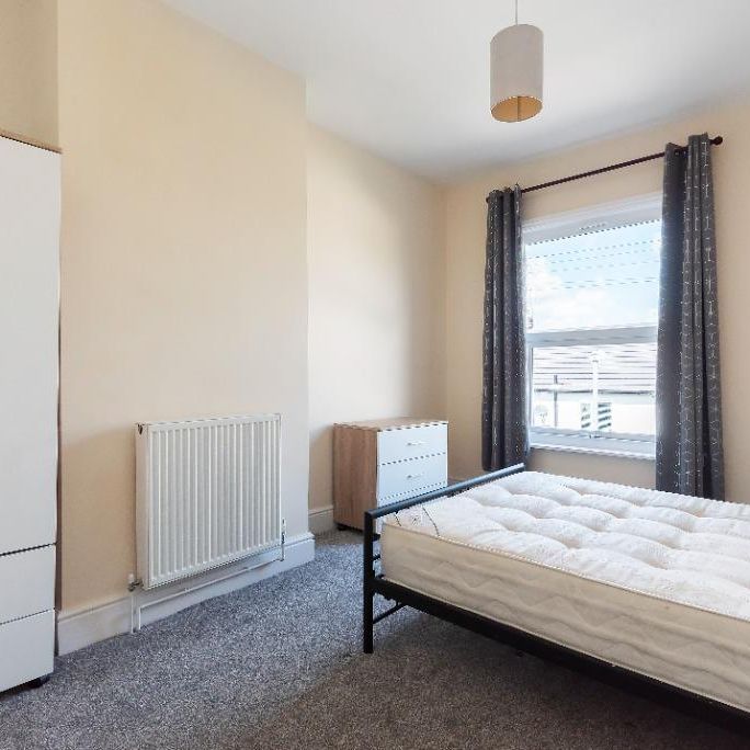 1 bedroom in a house share to rent - Photo 1