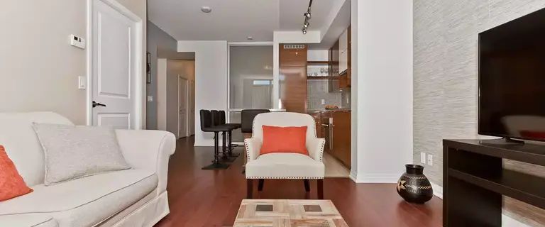 Renting a beautiful 2 bedroom + Den, 2 full Bathroom condo in Humber Bay - City of Toronto | 59 Annie Craig Drive, Toronto - Photo 1