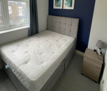 Rosemont Walk (room 4), Bramley, Leeds - Photo 2