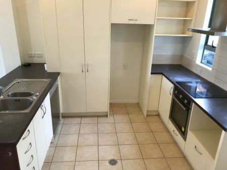 2 Level - 2 Bedroom Apartment - 2 carparks - Photo 4