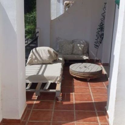 Alquiler de chalet adosado en Calle Algatocín - Photo 1