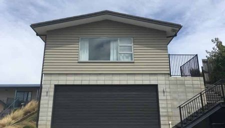 Sunny Wanaka Studio with Views to Rent - Photo 3