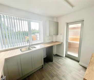 3 bedroom semi-detached house to rent - Photo 6