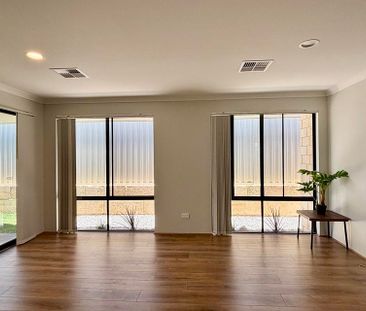 Attractive 4x2 home in whisper quiet location! - Photo 2