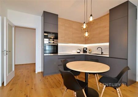 Moderní 2+kk s balkonem a parkováním v Nuslích - Фото 2