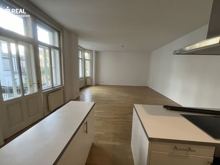 neu ausgemalte 4-Zimmerwohnung mit innenhofseitigen Balkon in guter Lage! - Foto 2