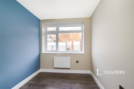 2 bedroom apartment to rent The Hard, Portsmouth, Hampshire, PO1 - Photo 3