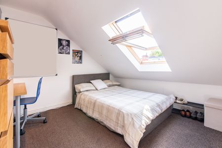 6 Bedroom Student Home! 162pppw 52 Weeks. All Bills included. No fees Room 4 - Photo 3