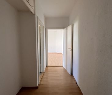 Renovierte 2-Zi.-Wohnung mit Balkon, im Erdgeschoss - Photo 1