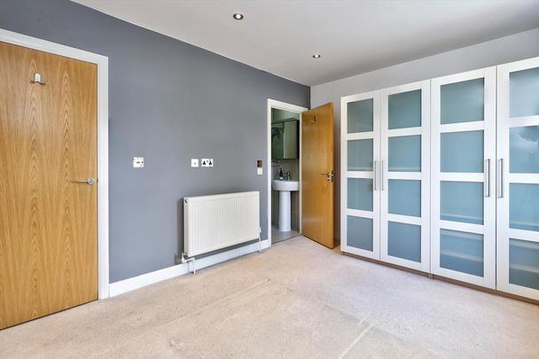 4 bedroom terraced house to rent - Photo 1