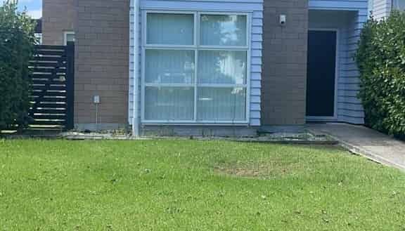 Spacious living - Photo 1