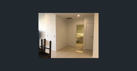 Spacious 2 Bedroom 2 Bathroom Apartment on Ground Floor! - Photo 4