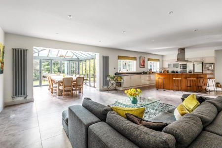 8 bedroom detached house to rent - Photo 2