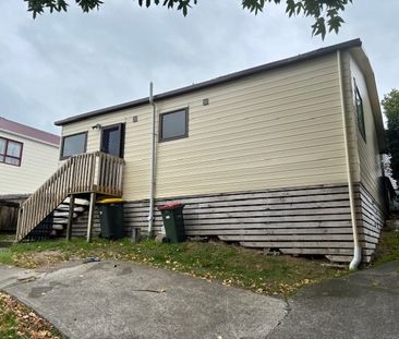 Tidy 2 bedroom Family Home - Photo 3