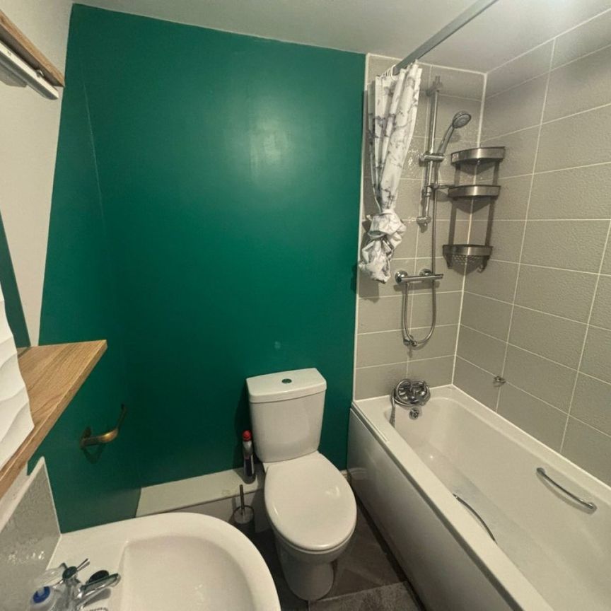 3 bed Semi-Detached - To Let - Photo 1