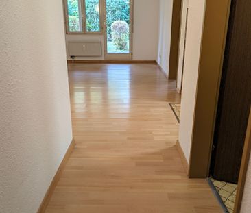 Gemütliche 2.5-Zimmerwohnung mit Sitzplatz und Tiefgaragenplatz in ... - Photo 6