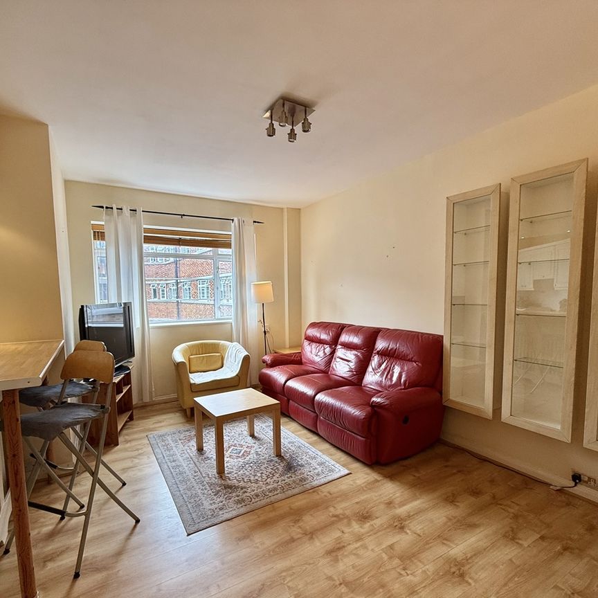 2 Bed Flat, London, W14 - Photo 1
