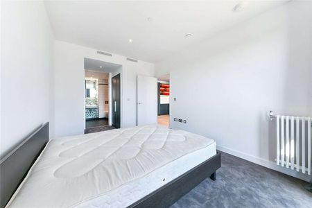 Furnished one bedroom apartment, with a balcony, on the higher floor of Echo House. - Photo 3