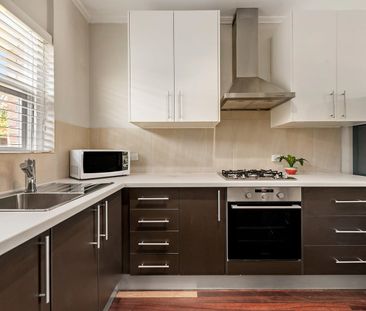 Immaculate Two Bedroom Unit in Prime Beachside Location - Photo 5