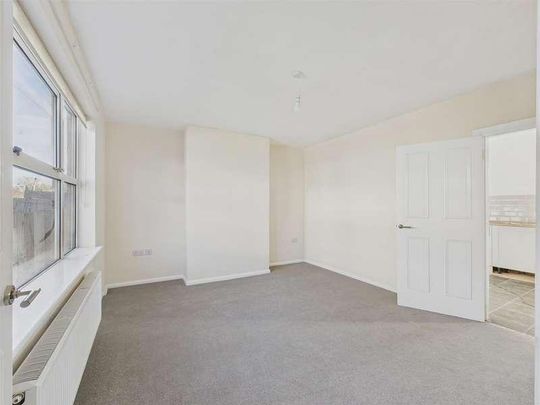 Hollymount, Worcester, WR4 - Photo 1