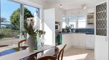 Well-Maintained Family Home in Prime Location! - Photo 5