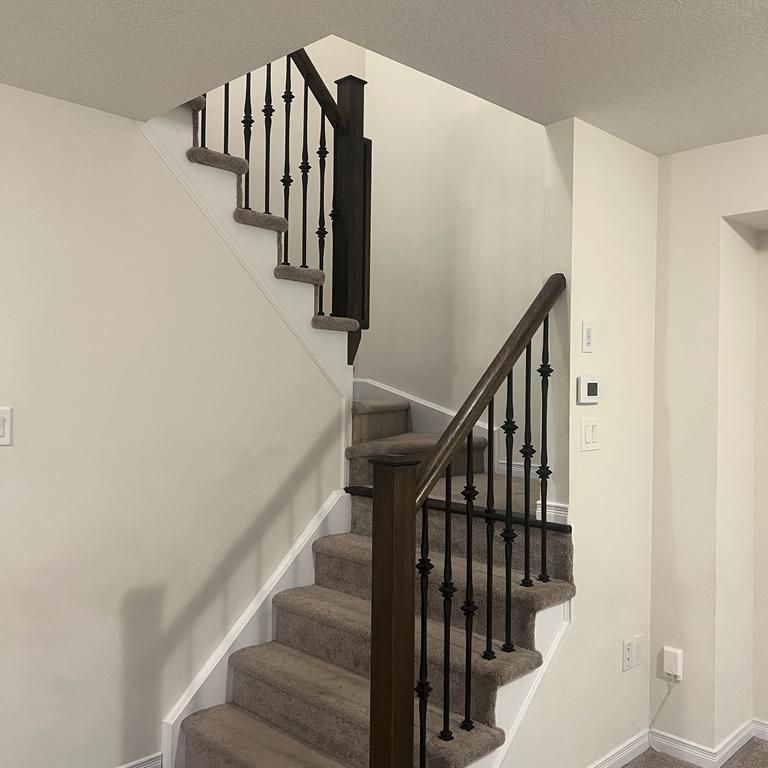 Townhouse For Lease | X8120774 - Photo 1