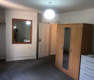 Room in a Shared House, Haig Road West, E13 - Photo 3