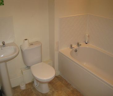 2 Bed Flat, Mater Close, L9 - Photo 2