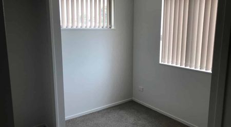 Comfort & Convenience – 2-Bedroom Home in Wiri, Manukau - Photo 2