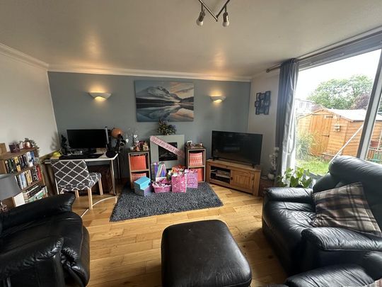 3 bedroom semi-detached house to rent - Photo 1