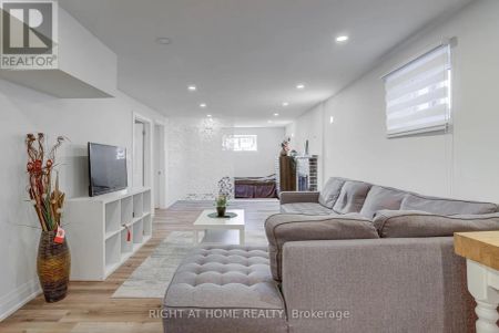 484 KELVEDON MEWS - Photo 3