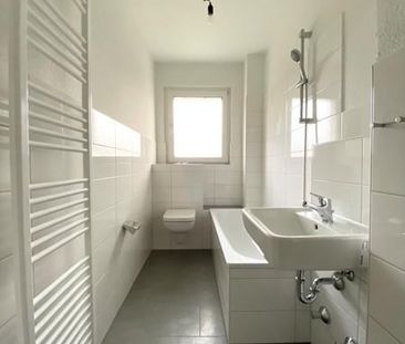 3-Zimmer-Wohnung, frisch gestrichen und neuen Vinylboden - Photo 4