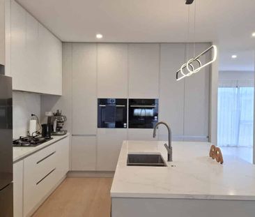 Fabulous Family Home - Photo 2