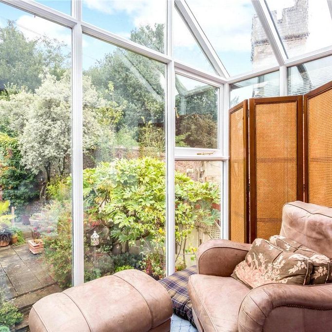 4 bedroom terraced house to rent - Photo 1