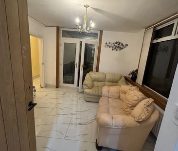 Room in a Shared House, Lasswade Road, EH17 - Photo 2