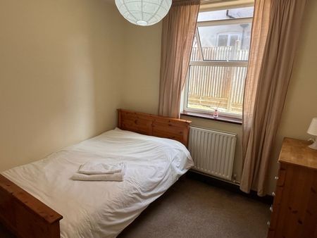 6 Bed Semi-Detached House, Wilton Avenue, SO15 - Photo 2