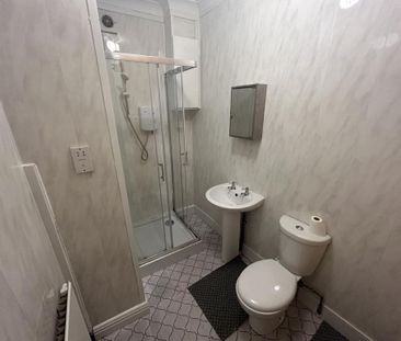 1 bedroom in a house share to rent - Photo 6