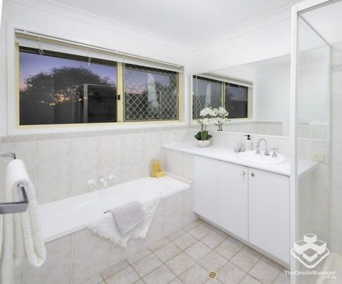 Stunning Family Living in "The Avenue" - Sunnybank Hills Primary Catchment! - Photo 1