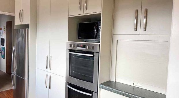 Single level home with 4 bedrooms and 2 Bathrooms - Photo 1